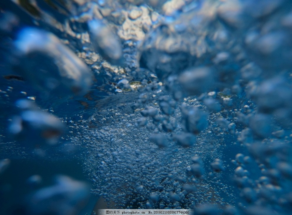 水中泡泡图片 旅游摄影 自然景观 图行天下素材网